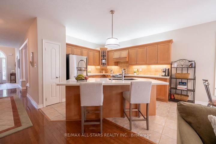 Photo 13 at 79 Gardiner Drive, Bradford, Bradford West Gwillimbury
