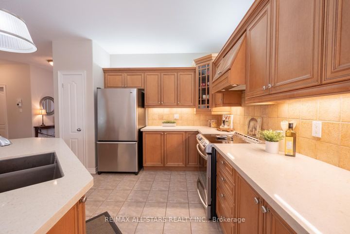 Photo 15 at 79 Gardiner Drive, Bradford, Bradford West Gwillimbury