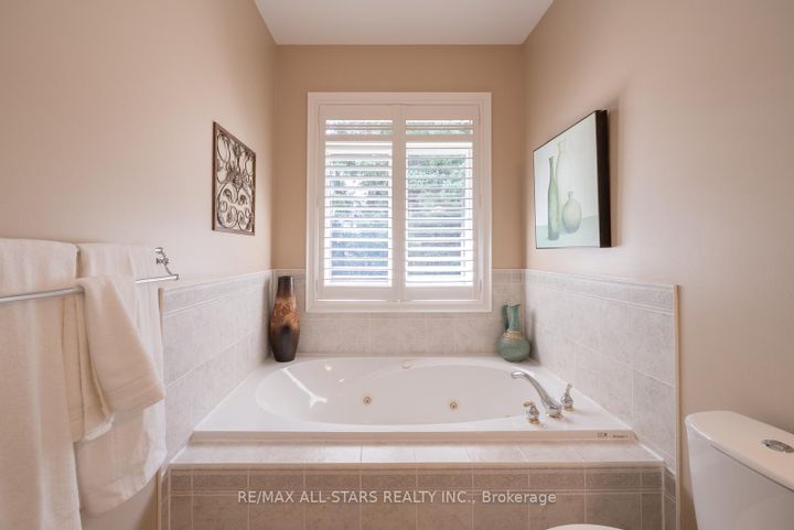 Photo 23 at 79 Gardiner Drive, Bradford, Bradford West Gwillimbury