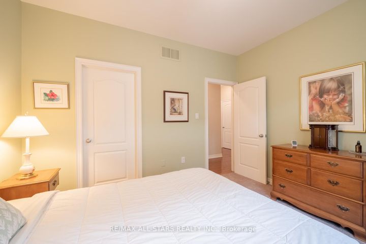 Photo 25 at 79 Gardiner Drive, Bradford, Bradford West Gwillimbury