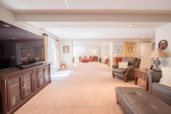 Photo 30 at 79 Gardiner Drive, Bradford, Bradford West Gwillimbury