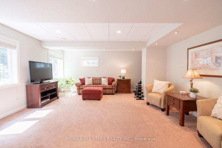 Photo 32 at 79 Gardiner Drive, Bradford, Bradford West Gwillimbury