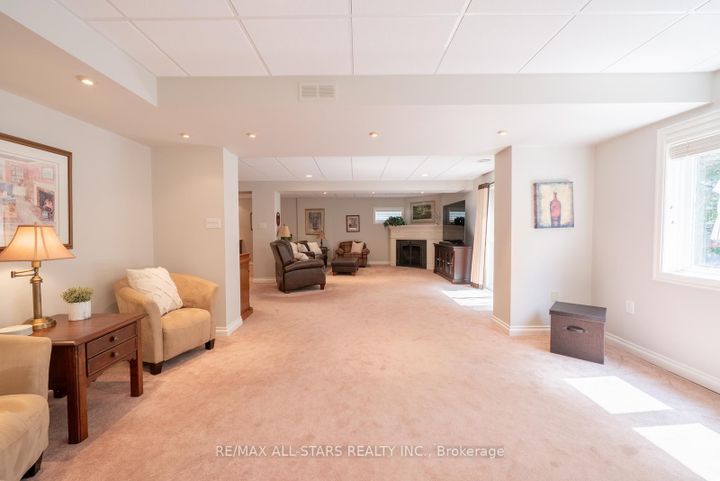 Photo 34 at 79 Gardiner Drive, Bradford, Bradford West Gwillimbury