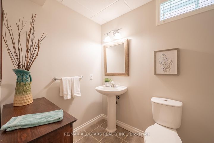 Photo 36 at 79 Gardiner Drive, Bradford, Bradford West Gwillimbury