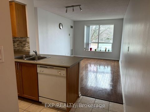 Photo 3 at 301 - 51 Baffin Crescent, Langstaff, Richmond Hill Photo 3 at 301 - 51 Baffin Crescent, Langstaff, Richmond Hill