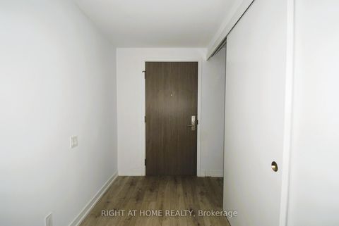 Photo 3 at 733 - 161 Roehampton Avenue, Mount Pleasant West, Toronto