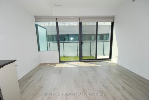 Photo 5 at 733 - 161 Roehampton Avenue, Mount Pleasant West, Toronto