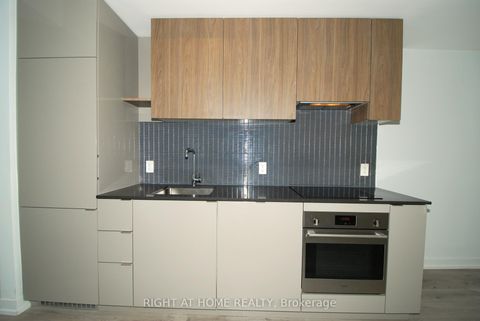 Photo 7 at 733 - 161 Roehampton Avenue, Mount Pleasant West, Toronto