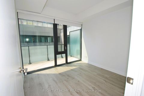 Photo 10 at 733 - 161 Roehampton Avenue, Mount Pleasant West, Toronto