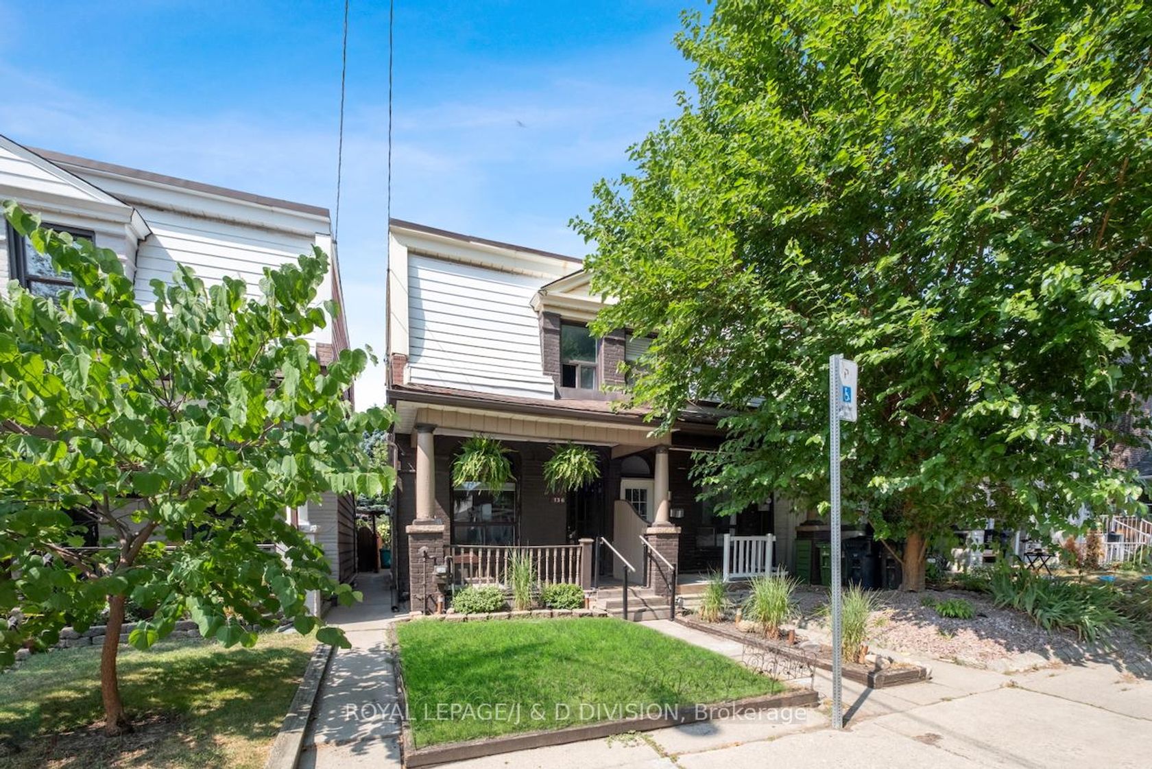 136 Lindsey Avenue, Dufferin Grove, Toronto by Loree Meneguzzi Real Estate 136 Lindsey Avenue, Dufferin Grove, Toronto