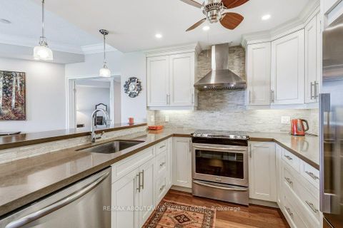 Photo 5 at 720 - 2511 Lakeshore Road W, BR Bronte, Oakville