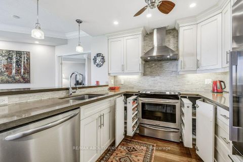 Photo 6 at 720 - 2511 Lakeshore Road W, BR Bronte, Oakville
