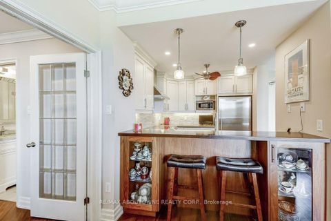 Photo 8 at 720 - 2511 Lakeshore Road W, BR Bronte, Oakville