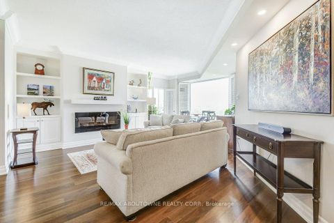 Photo 10 at 720 - 2511 Lakeshore Road W, BR Bronte, Oakville