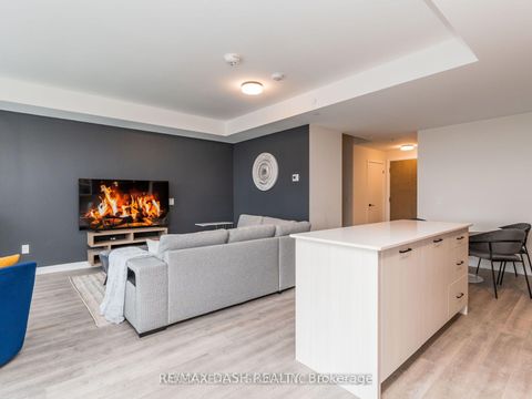 Photo 10 at 723 - 2300 St Clair Avenue W, Junction Area, Toronto