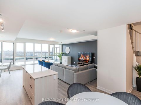 Photo 11 at 723 - 2300 St Clair Avenue W, Junction Area, Toronto