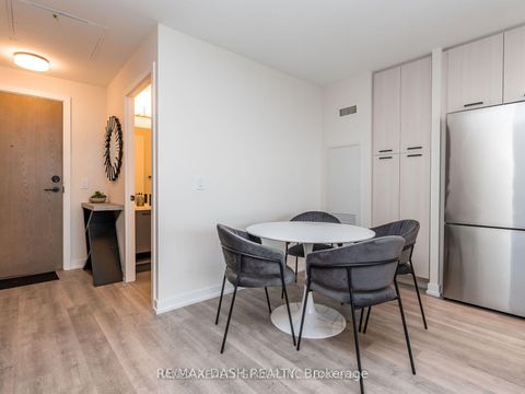 Photo 12 at 723 - 2300 St Clair Avenue W, Junction Area, Toronto