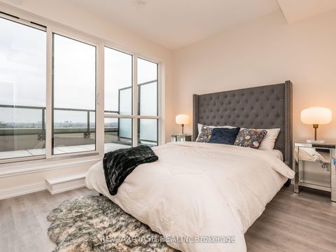 Photo 21 at 723 - 2300 St Clair Avenue W, Junction Area, Toronto