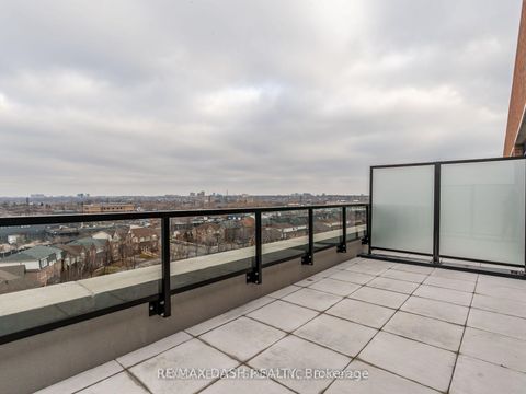 Photo 22 at 723 - 2300 St Clair Avenue W, Junction Area, Toronto