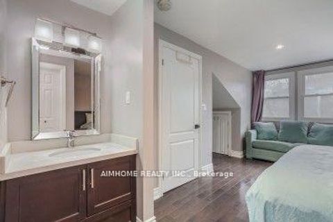 Photo 13 at Th#2 - 360 R Dundas Street E, Moss Park, Toronto