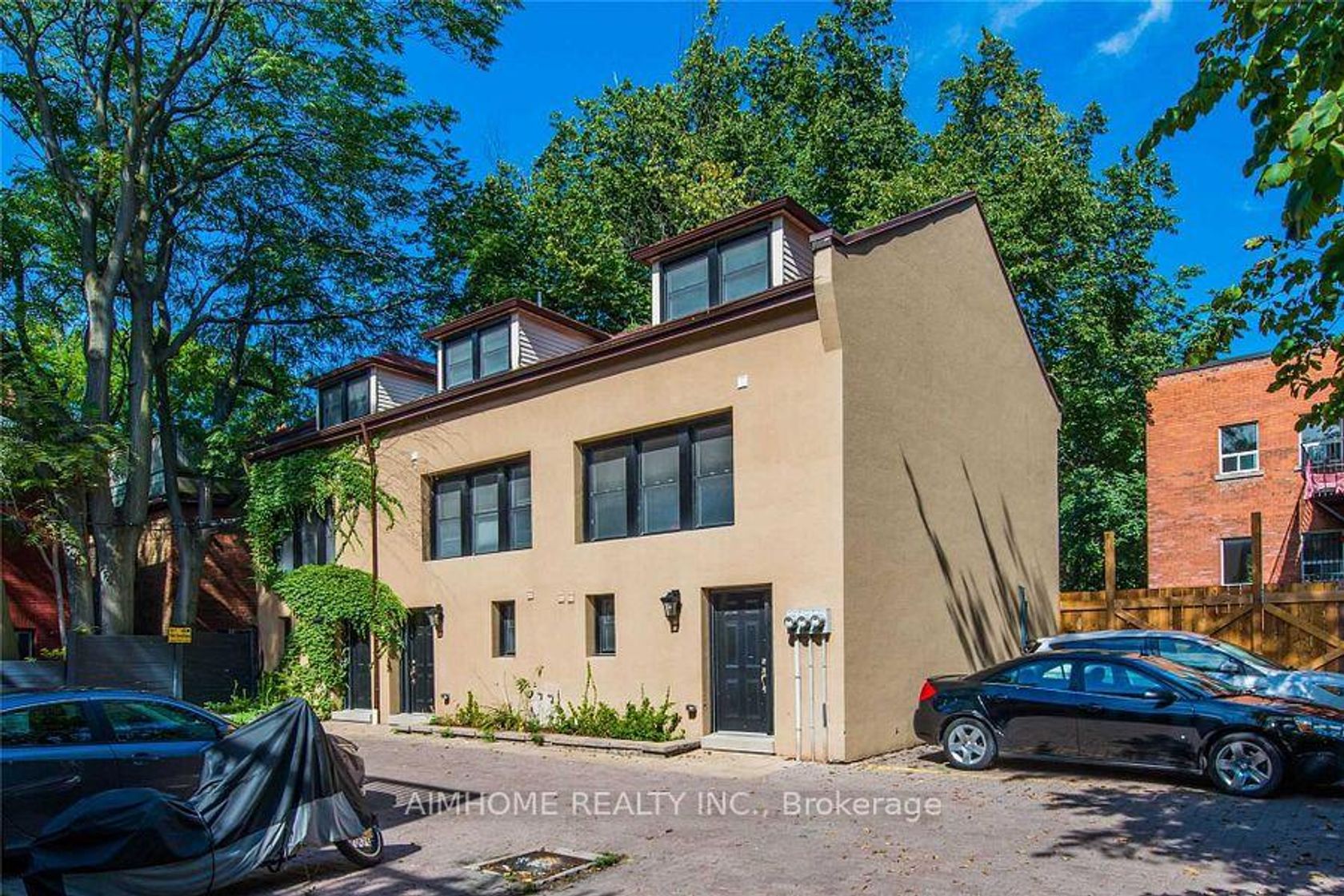 Th#2 - 360 R Dundas Street E, Moss Park, Toronto 