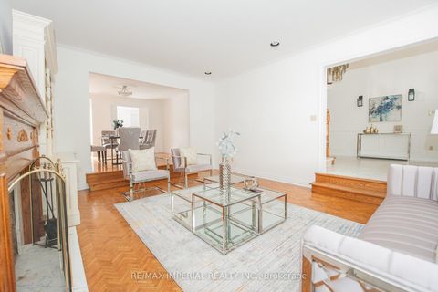 Photo 6 at 11 Riderwood Drive E, Windfields, Toronto