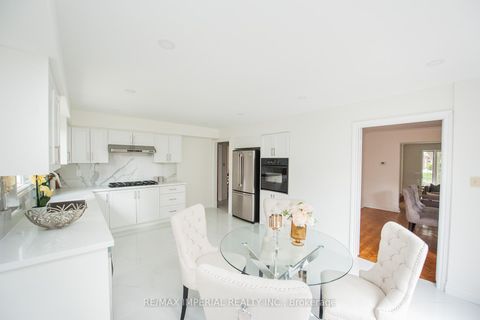 Photo 10 at 11 Riderwood Drive E, Windfields, Toronto