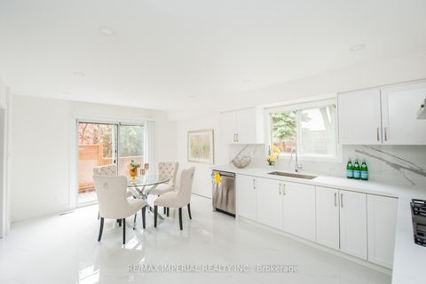 Photo 13 at 11 Riderwood Drive E, Windfields, Toronto