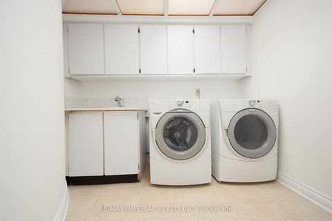 Photo 16 at 11 Riderwood Drive E, Windfields, Toronto