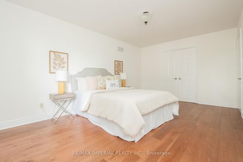 Photo 34 at 11 Riderwood Drive E, Windfields, Toronto
