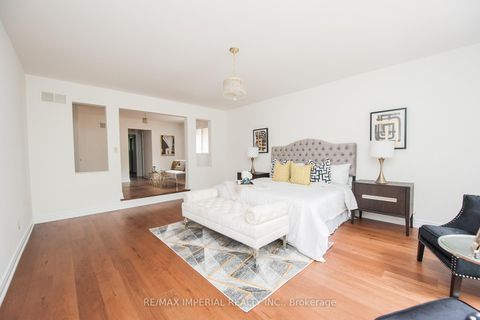 Photo 41 at 11 Riderwood Drive E, Windfields, Toronto