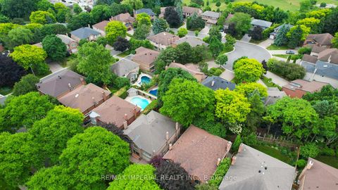 Photo 46 at 11 Riderwood Drive E, Windfields, Toronto