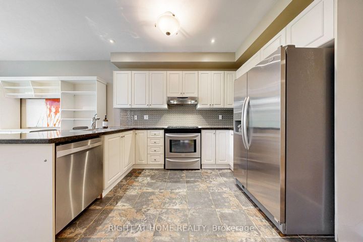 Photo 11 at 41 - 280 Paradelle Drive, Oak Ridges Lake Wilcox, Richmond Hill