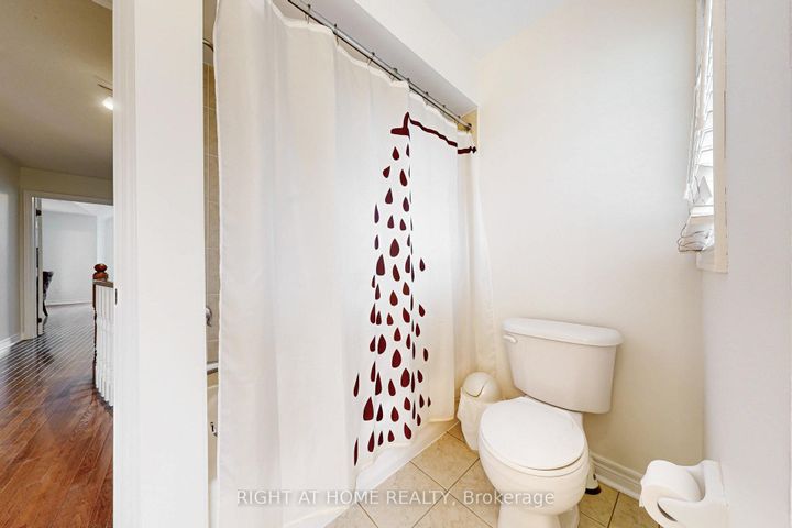 Photo 24 at 41 - 280 Paradelle Drive, Oak Ridges Lake Wilcox, Richmond Hill