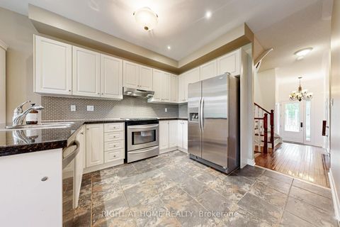 Photo 9 at 41 - 280 Paradelle Drive, Oak Ridges Lake Wilcox, Richmond Hill