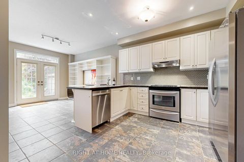 Photo 10 at 41 - 280 Paradelle Drive, Oak Ridges Lake Wilcox, Richmond Hill