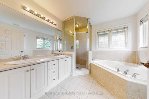 Photo 16 at 41 - 280 Paradelle Drive, Oak Ridges Lake Wilcox, Richmond Hill