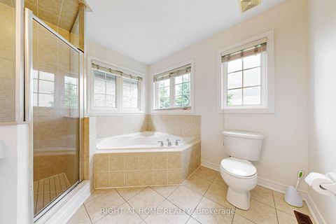 Photo 17 at 41 - 280 Paradelle Drive, Oak Ridges Lake Wilcox, Richmond Hill