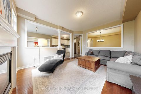 Photo 5 at 41 - 280 Paradelle Drive, Oak Ridges Lake Wilcox, Richmond Hill
