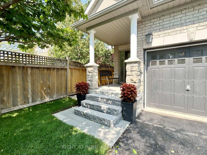 Photo 2 at 5515 Doctor Peddle Crescent, Churchill Meadows, Mississauga
