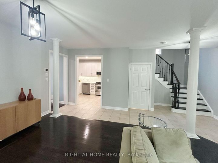 Photo 4 at 5515 Doctor Peddle Crescent, Churchill Meadows, Mississauga