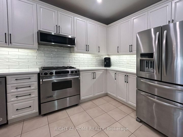 Photo 13 at 5515 Doctor Peddle Crescent, Churchill Meadows, Mississauga