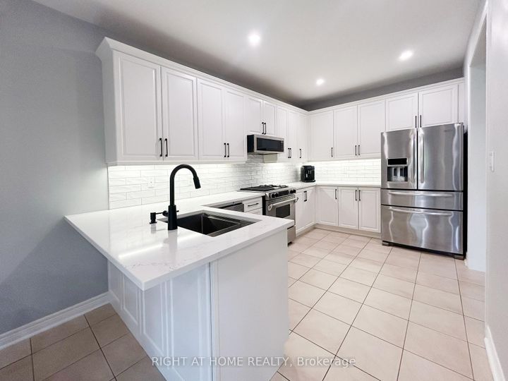 Photo 14 at 5515 Doctor Peddle Crescent, Churchill Meadows, Mississauga