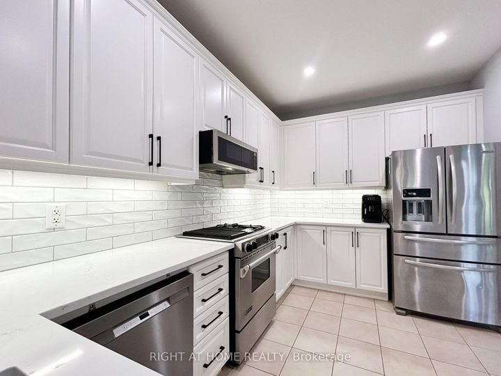 Photo 15 at 5515 Doctor Peddle Crescent, Churchill Meadows, Mississauga