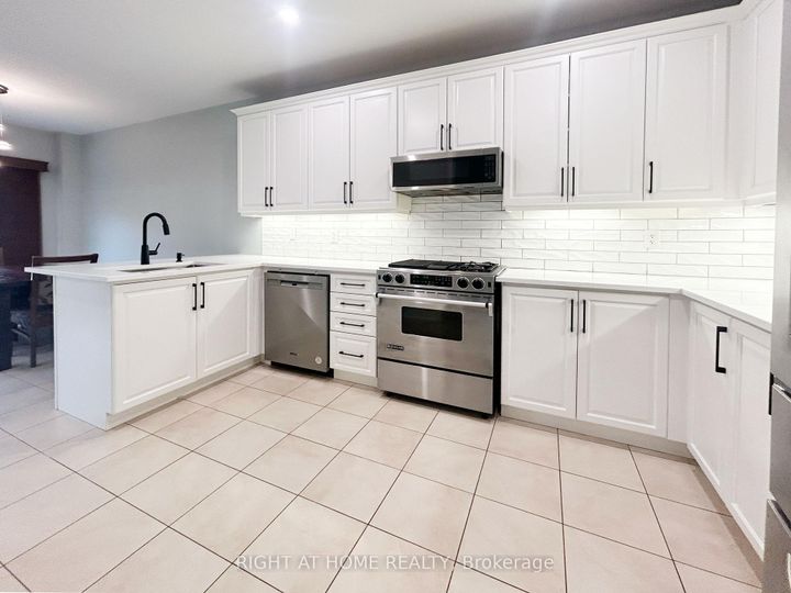 Photo 16 at 5515 Doctor Peddle Crescent, Churchill Meadows, Mississauga