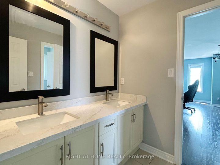 Photo 27 at 5515 Doctor Peddle Crescent, Churchill Meadows, Mississauga