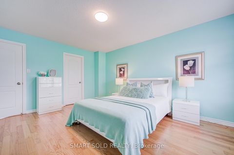 Photo 22 at 4 Thornhill Woods Drive, Patterson, Vaughan