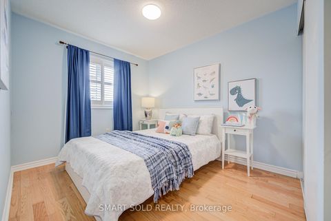 Photo 26 at 4 Thornhill Woods Drive, Patterson, Vaughan