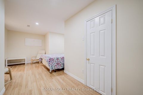 Photo 34 at 4 Thornhill Woods Drive, Patterson, Vaughan