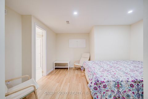 Photo 35 at 4 Thornhill Woods Drive, Patterson, Vaughan